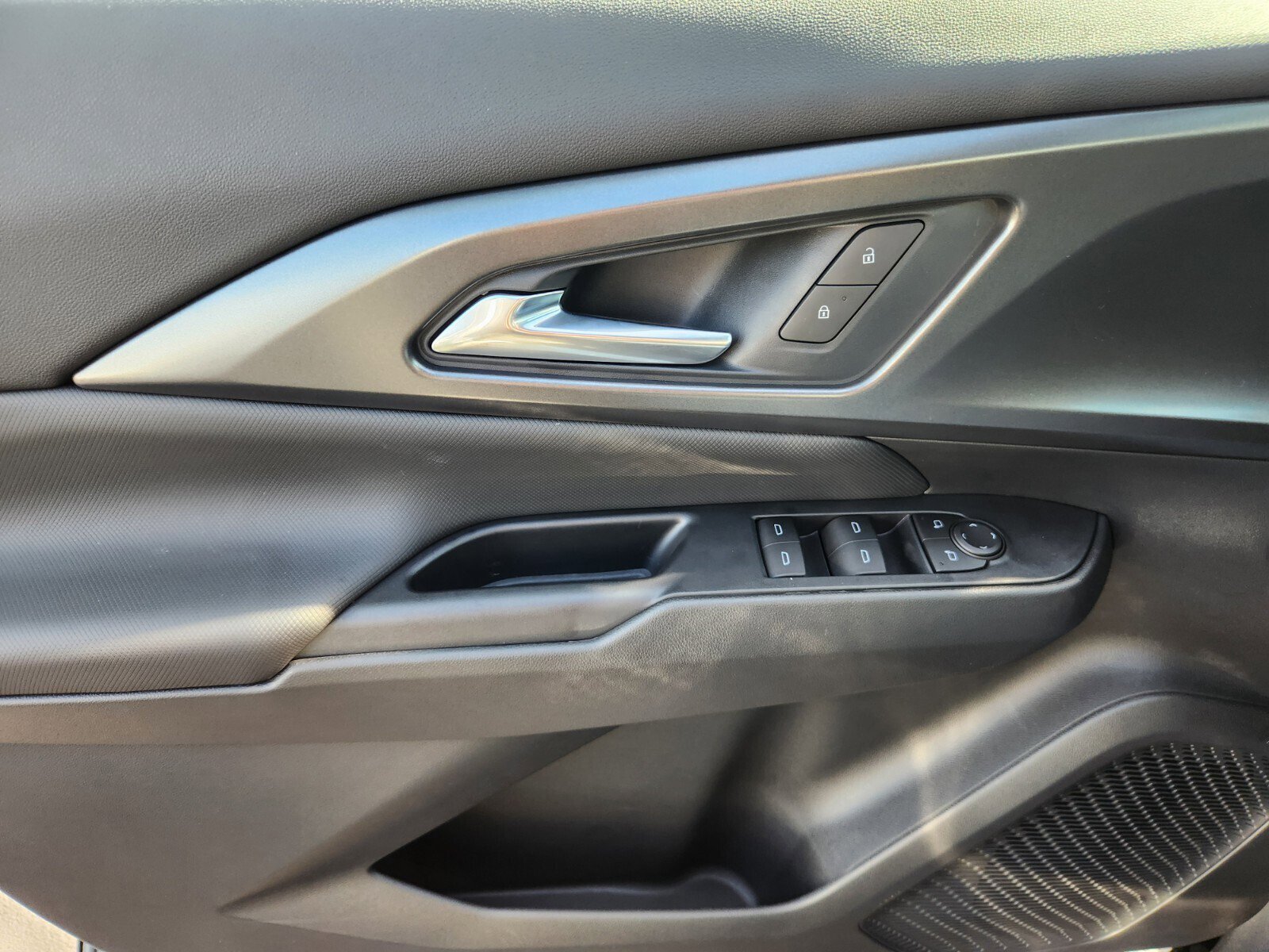 New 2026 Chevrolet Equinox EV LT w/ Comfort Package image 11