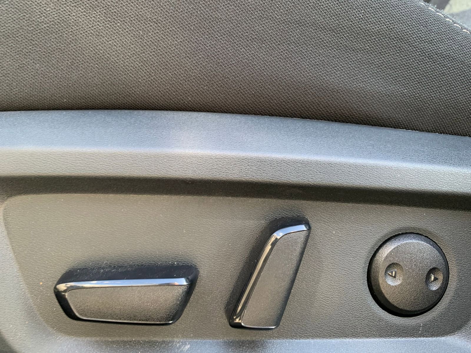 Used 2025 Nissan Rogue SV image 22