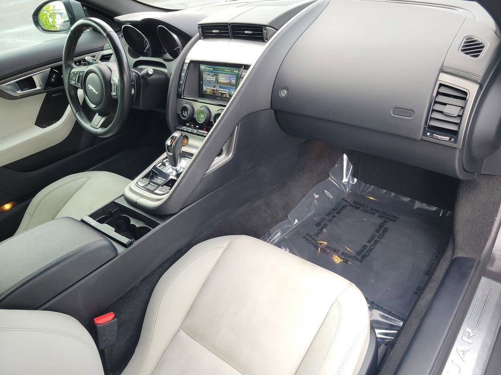 Used 2017 Jaguar F-TYPE Convertible image 8