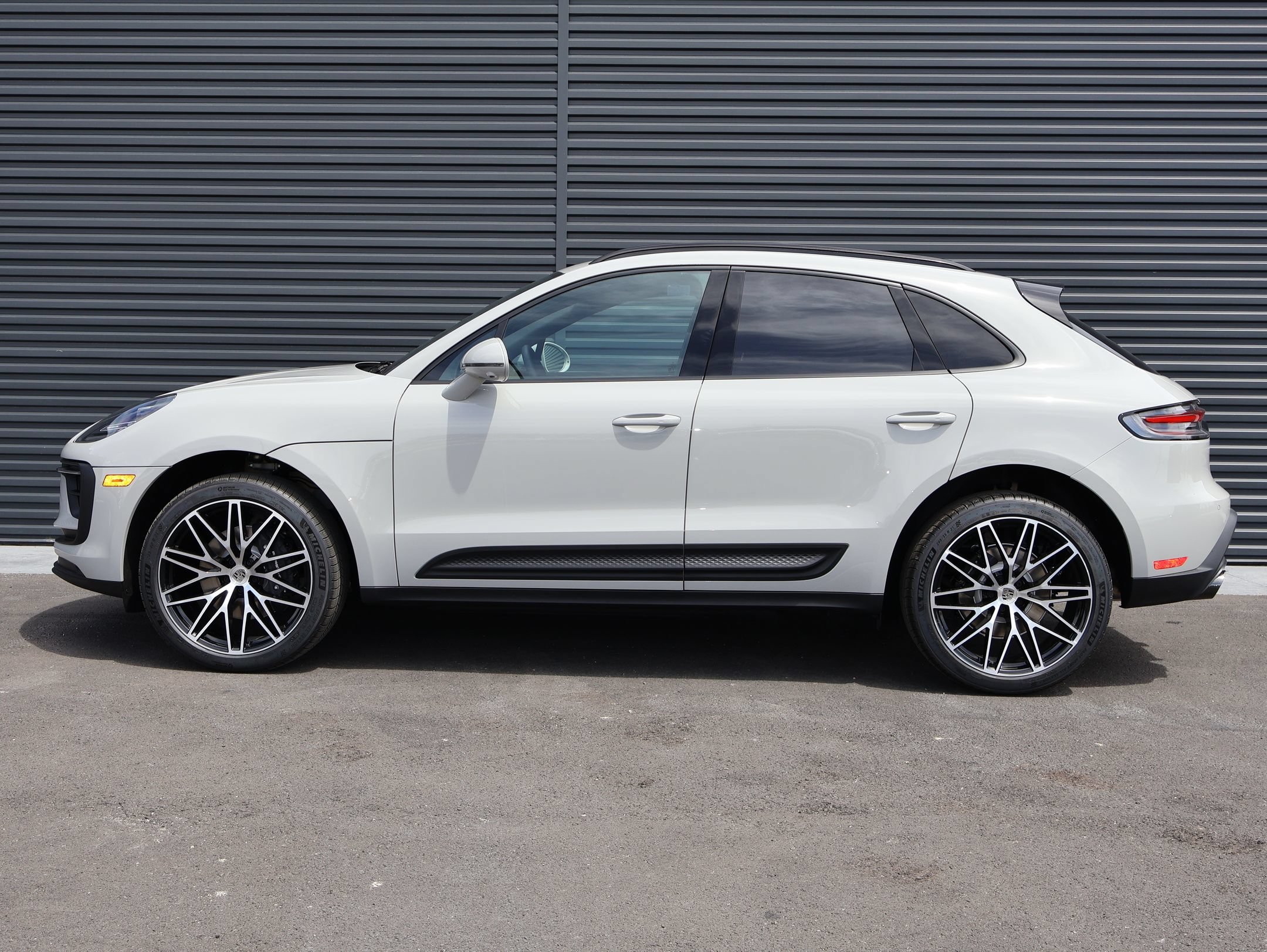 New 2026 Porsche Macan AWD/4WD image 2