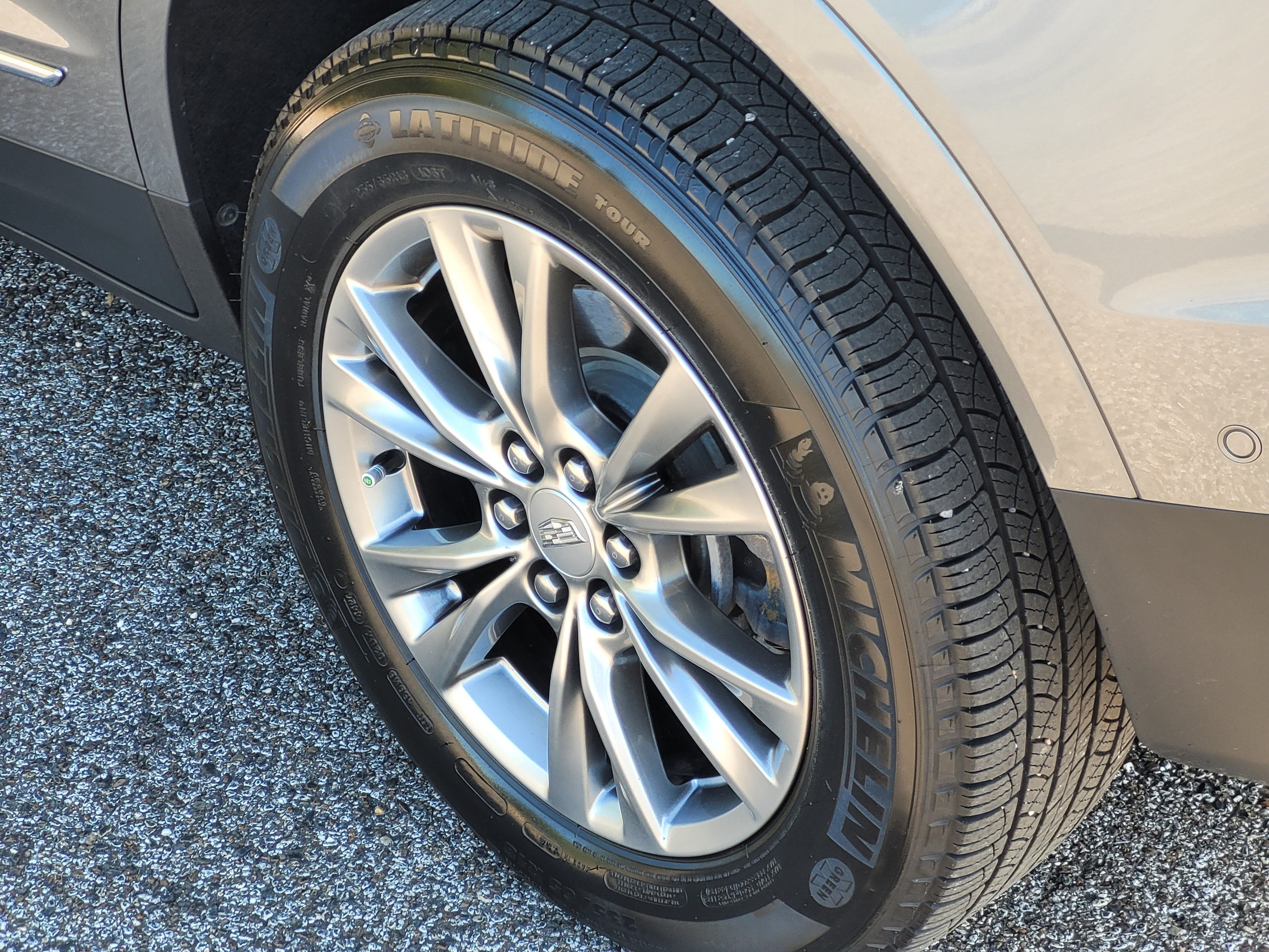 Used 2022 Cadillac XT5 Premium Luxury w/ Technology Package FWD image 5