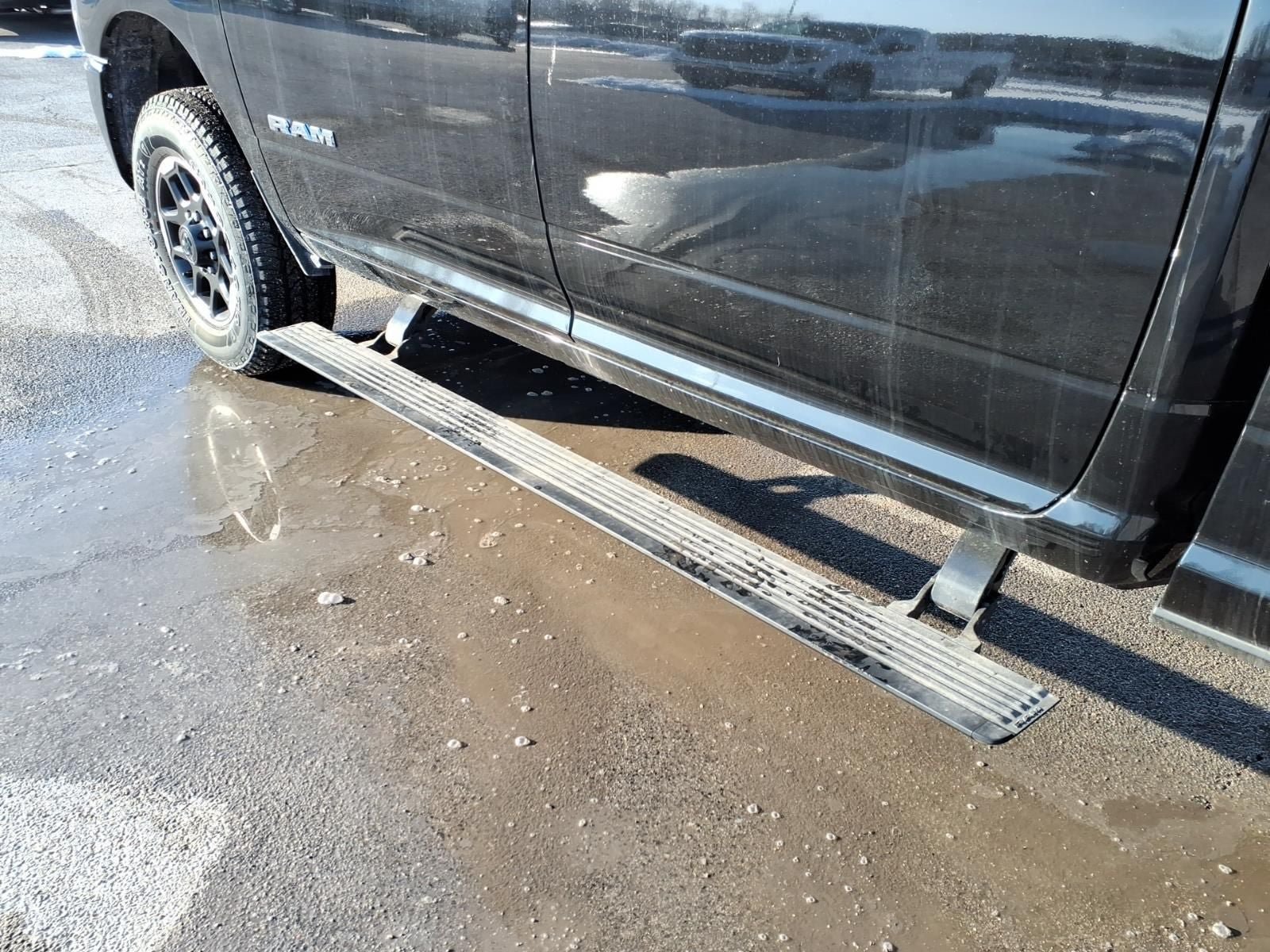 Used 2025 RAM 3500 Laramie AWD/4WD image 11
