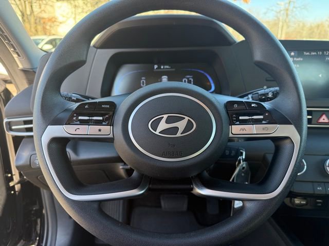 Certified 2025 Hyundai Elantra SE image 13