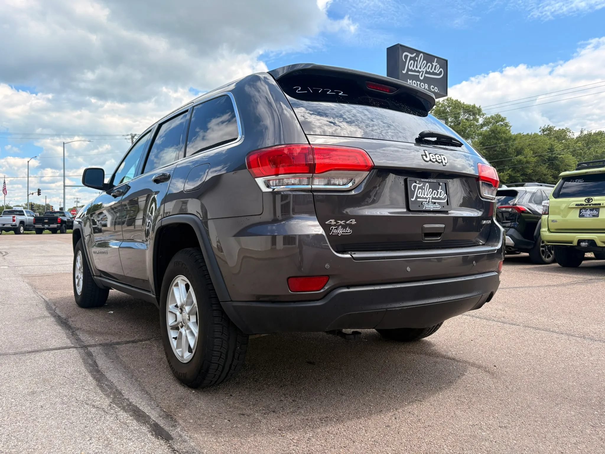 Used 2019 Jeep Grand Cherokee Laredo AWD/4WD image 5