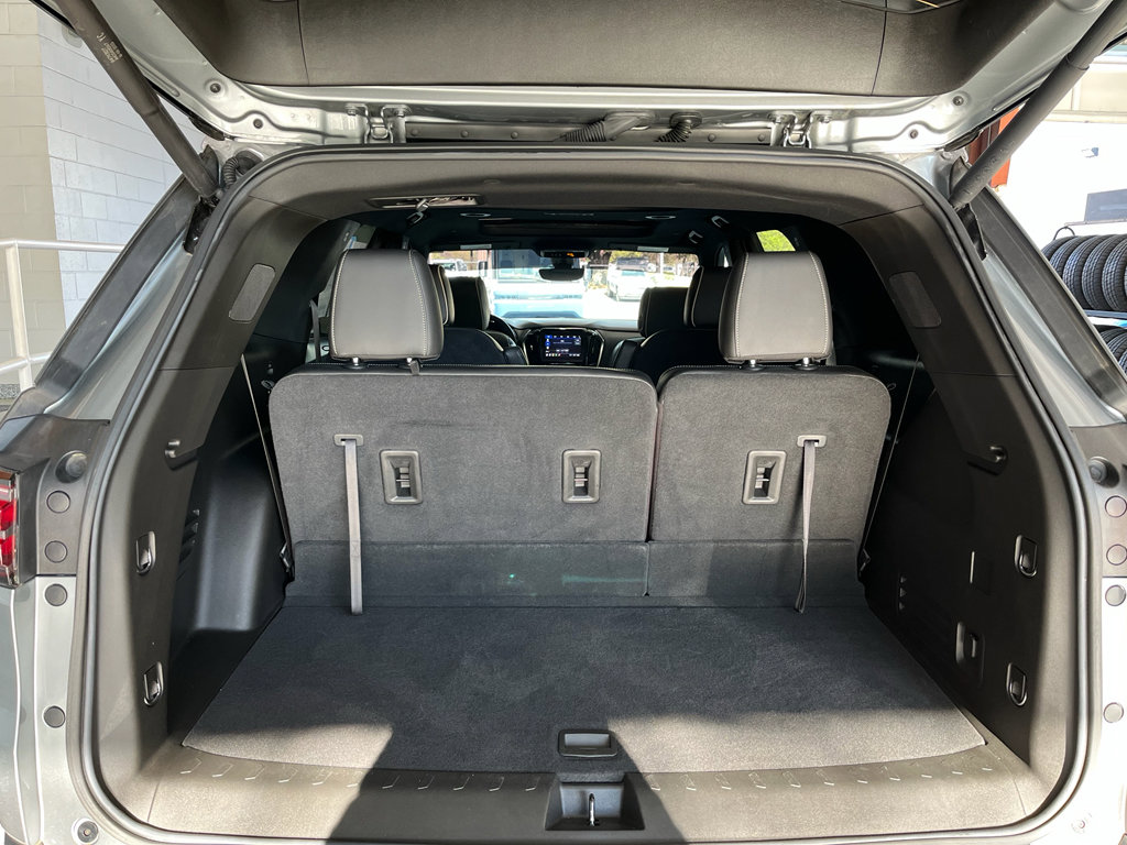 Used 2023 Chevrolet Traverse Premier w/ Redline Edition image 8