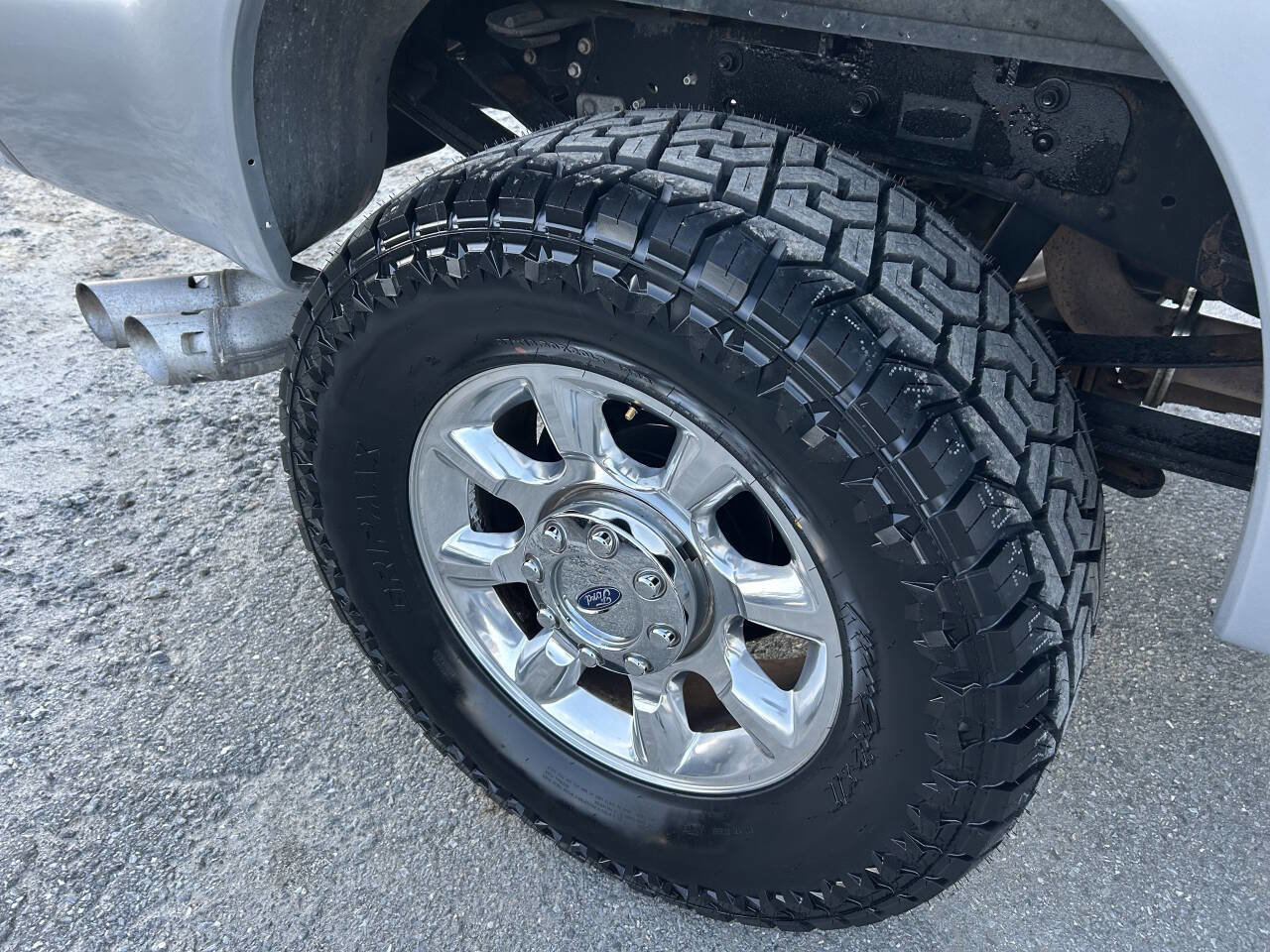 Used 2015 Ford F350 Lariat w/ Lariat Interior Package image 12