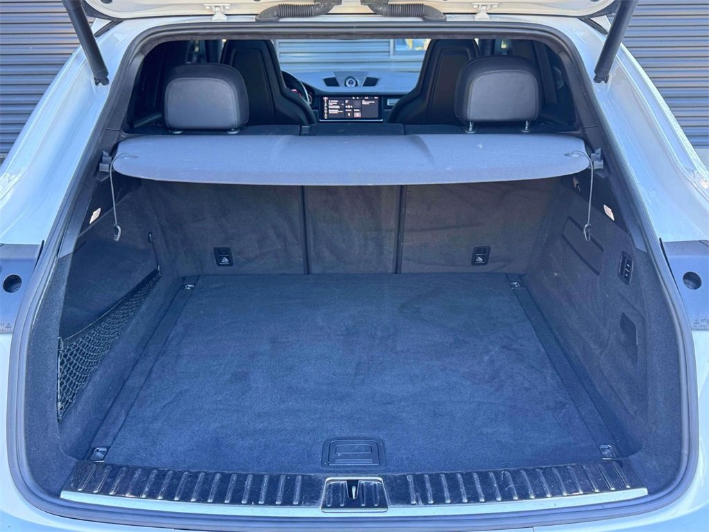 Used 2020 Porsche Cayenne Turbo image 28