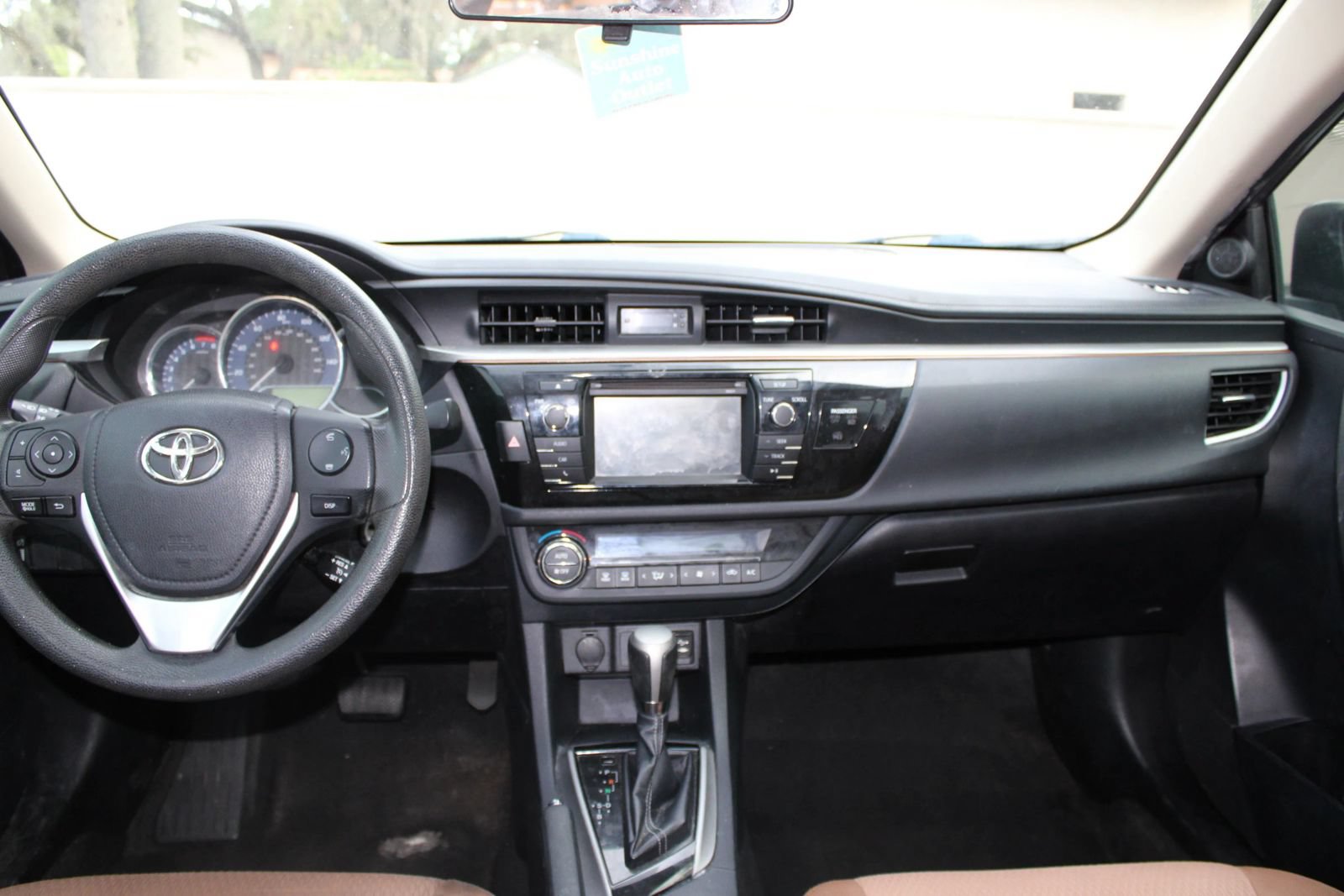 Used 2016 Toyota Corolla LE FWD image 9