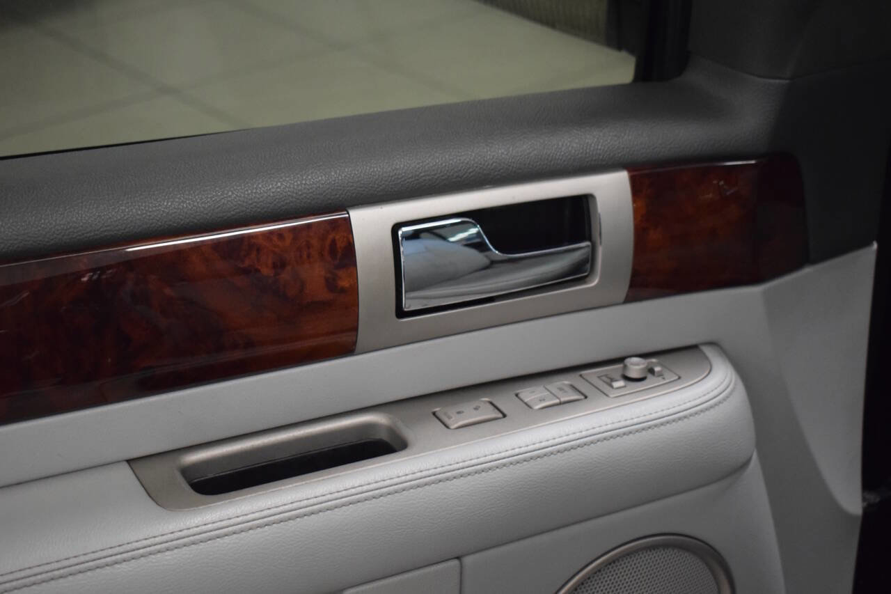 Used 2006 Lincoln Navigator Luxury image 17