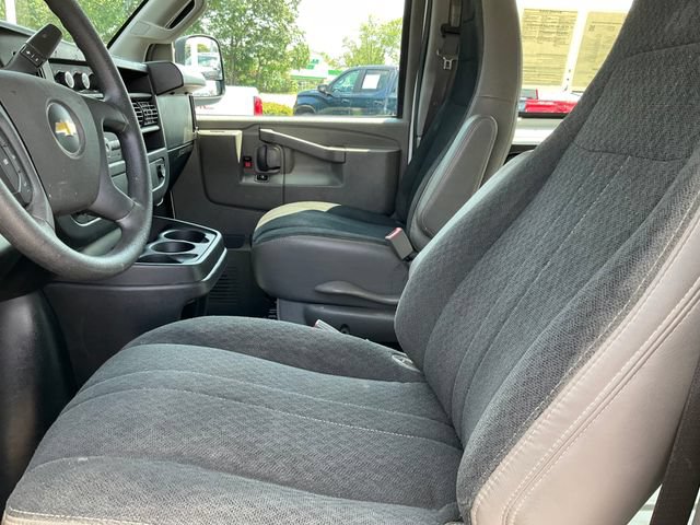 Used 2022 Chevrolet Express 2500 w/ Driver Convenience Package RWD image 5