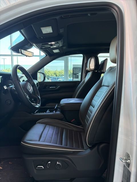 Used 2025 GMC Yukon XL Denali Ultimate AWD/4WD image 5