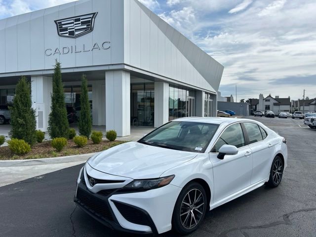 Used 2023 Toyota Camry SE FWD image 2