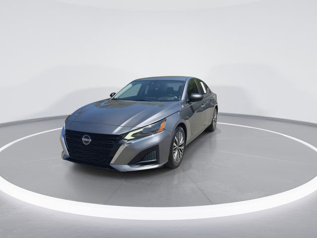 Used 2024 Nissan Altima 2.5 SV FWD image 3