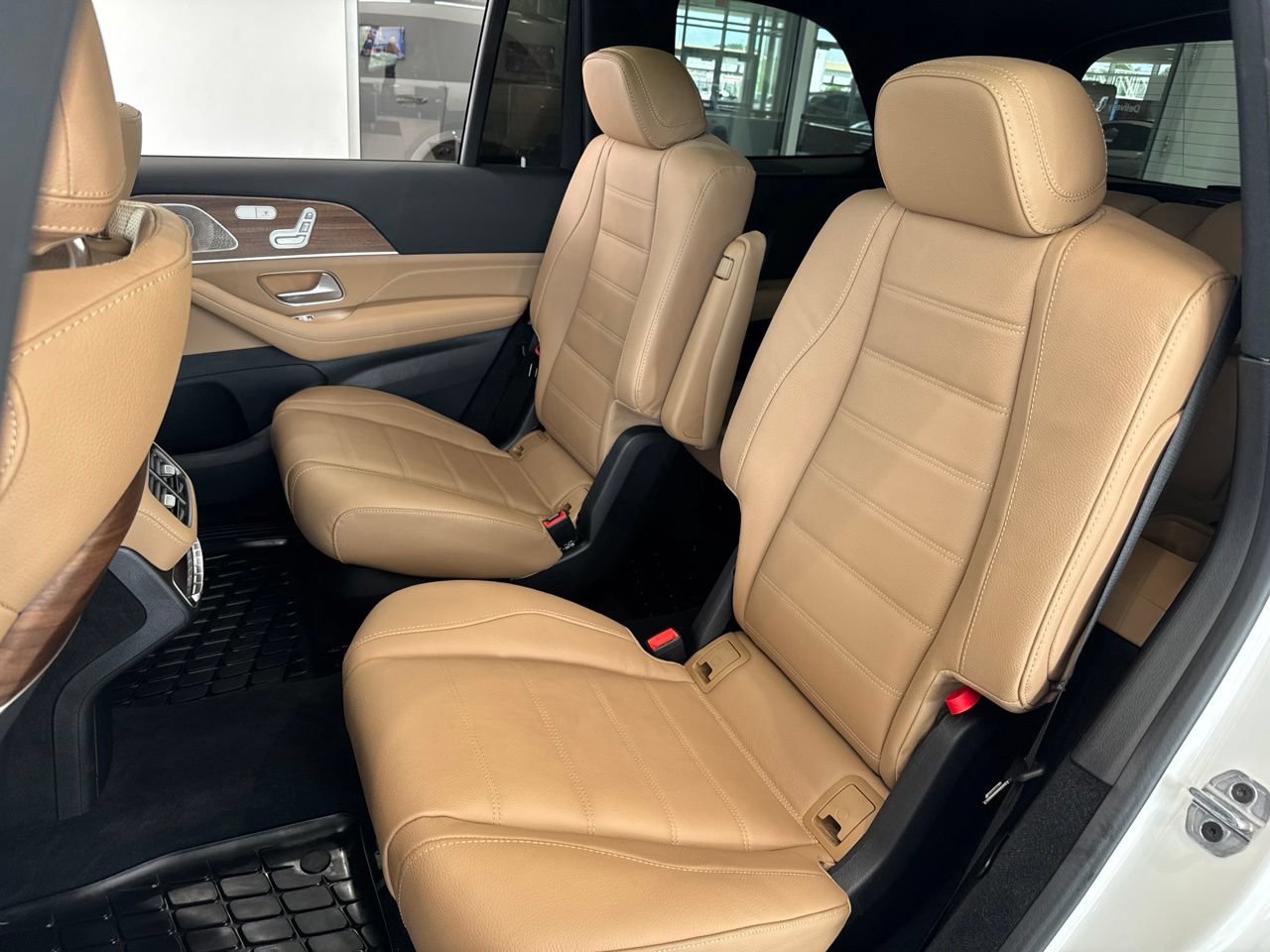 Used 2025 Mercedes-Benz GLS 450 4MATIC image 43