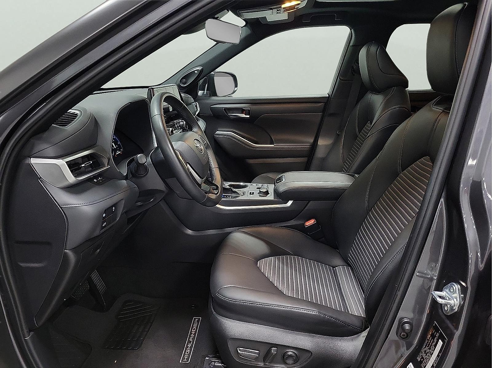 Certified 2025 Toyota Highlander XSE AWD/4WD image 11