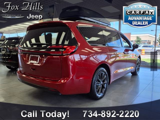 New 2025 Chrysler Pacifica Select w/ Fav Edition Package image 7