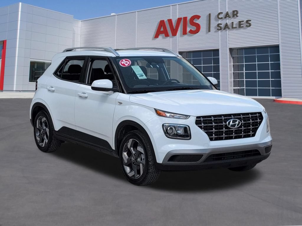 Used 2025 Hyundai Venue SEL FWD image 3