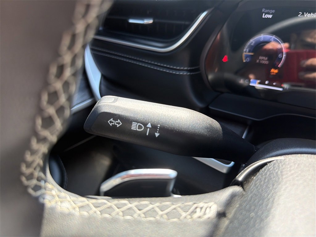 Used 2024 Jeep Grand Cherokee Limited w/ Black Appearance Package image 25