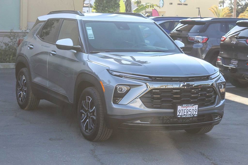 Used 2025 Chevrolet TrailBlazer ACTIV w/ Driver Confidence Package image 3