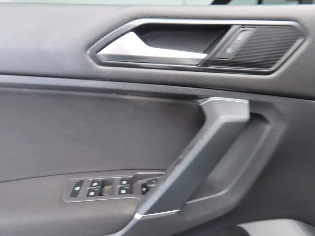 Used 2018 Volkswagen Tiguan S image 21