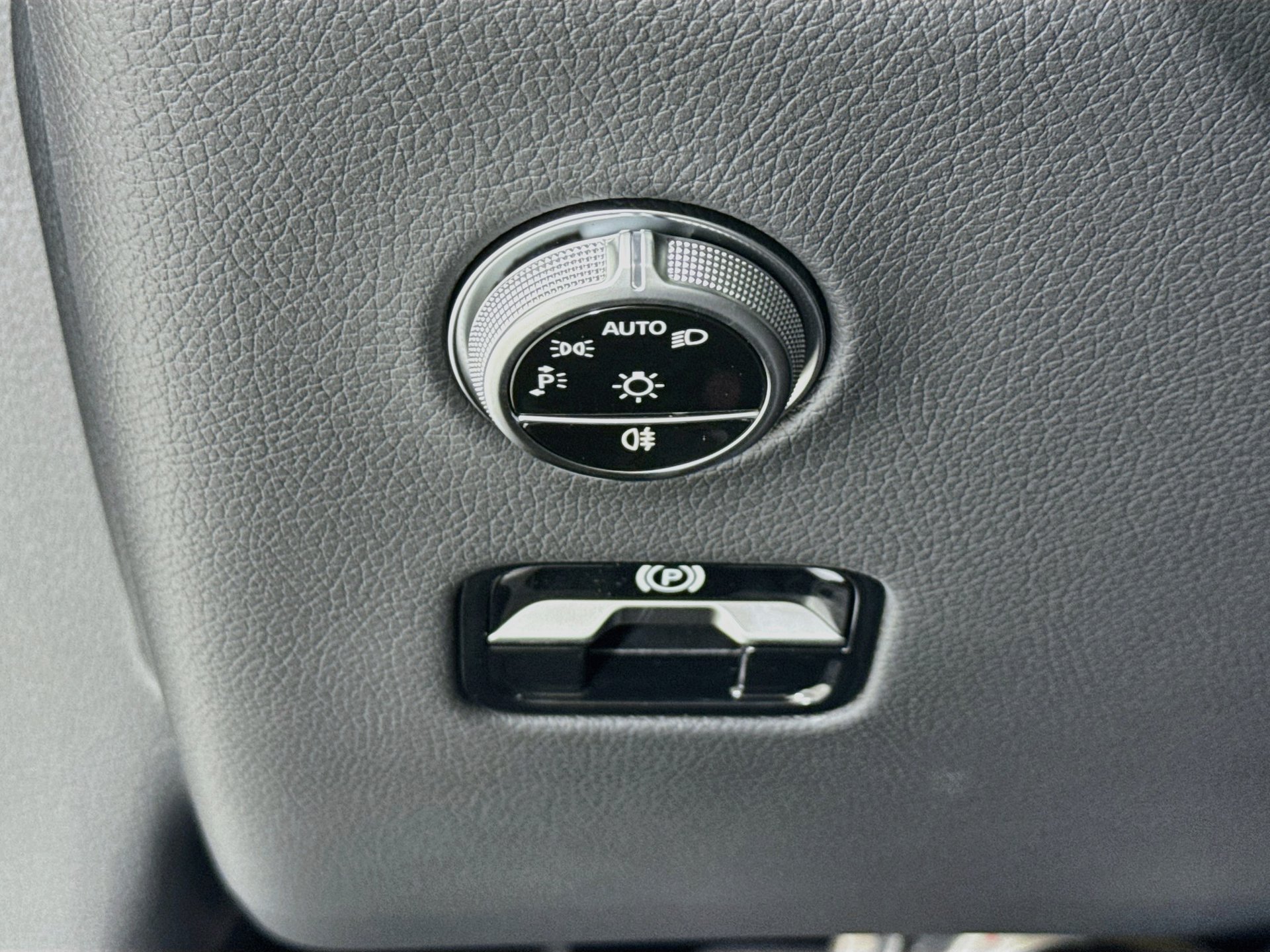 New 2027 Mercedes-Benz GLC 300 4MATIC image 11