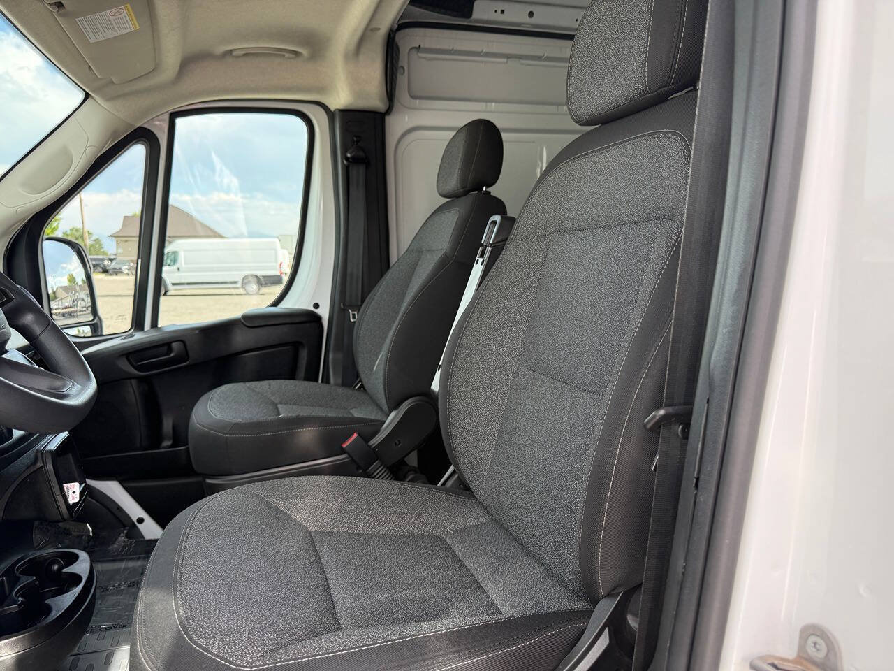 Used 2025 RAM ProMaster 2500 w/ Convenience Group FWD image 18