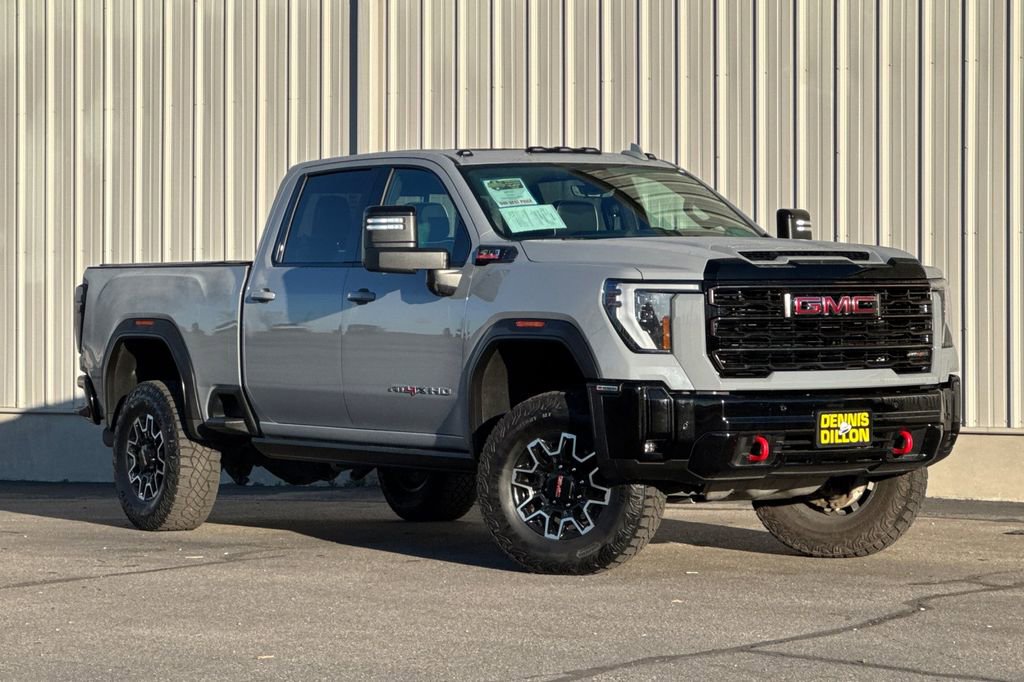 Used 2025 GMC Sierra 2500 AT4X image 2