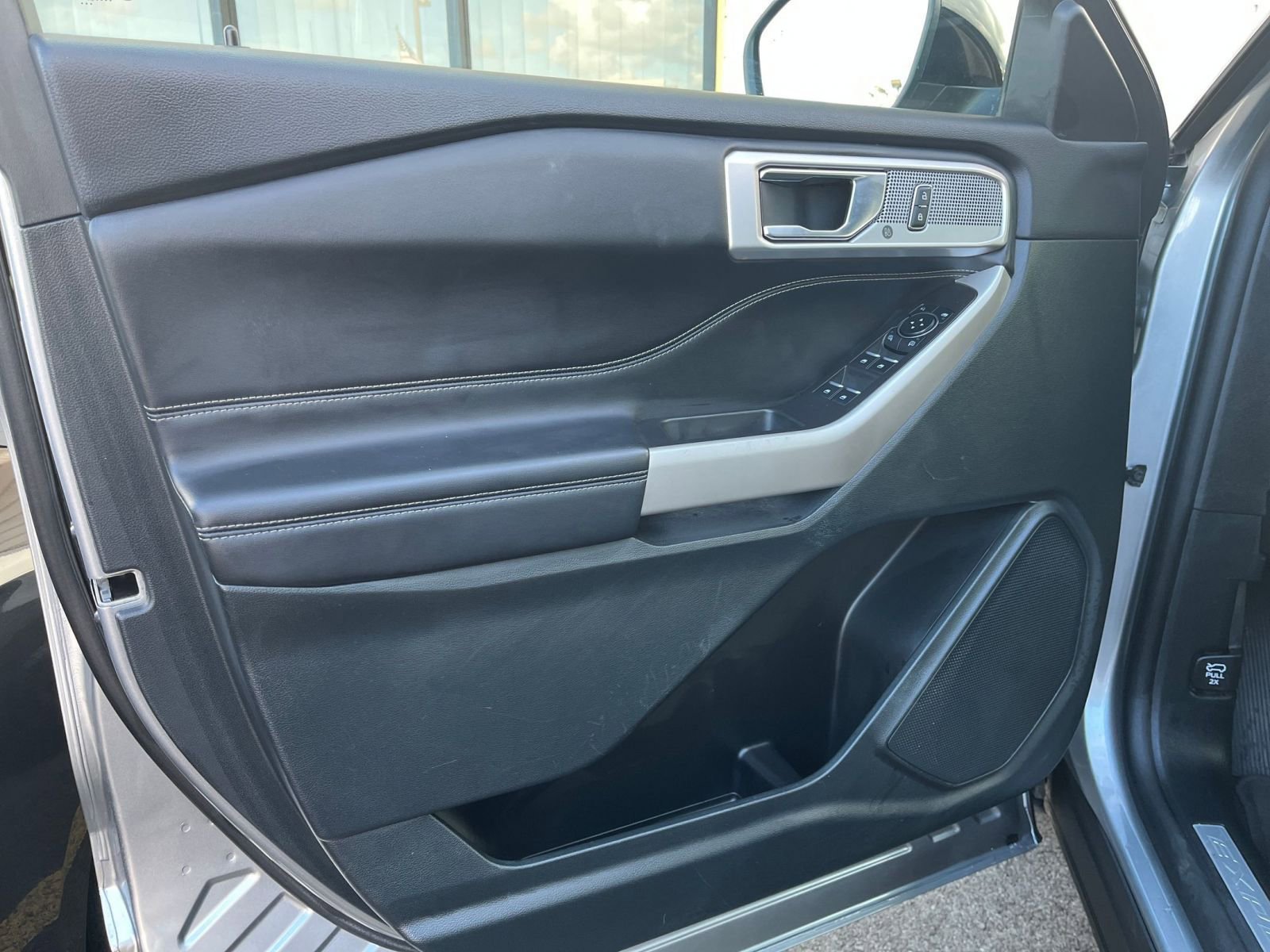 Used 2024 Ford Explorer Limited image 20