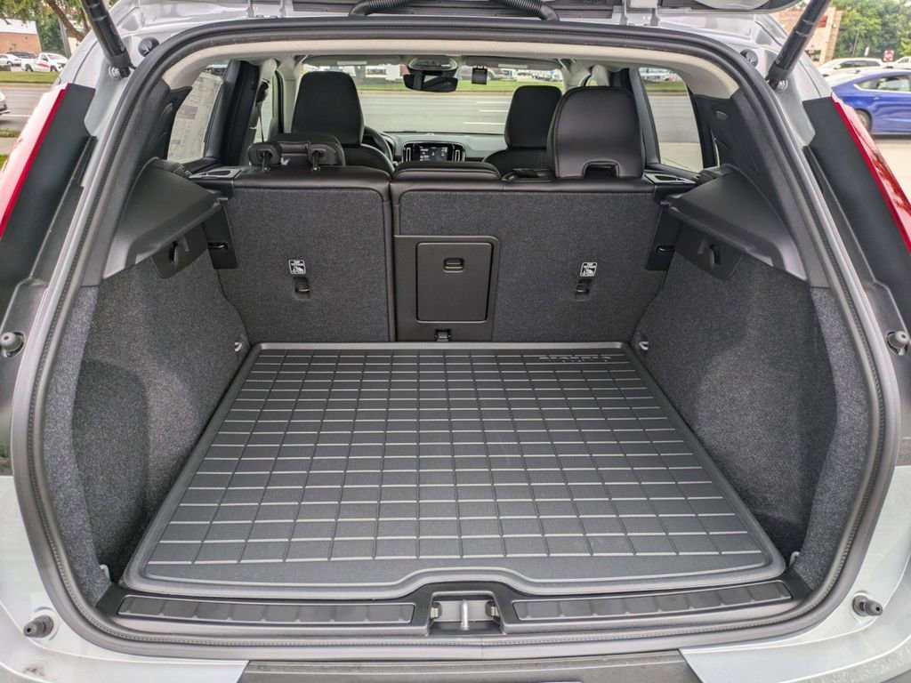 New 2025 Volvo XC40 B5 Core w/ Protection Package Premier image 13