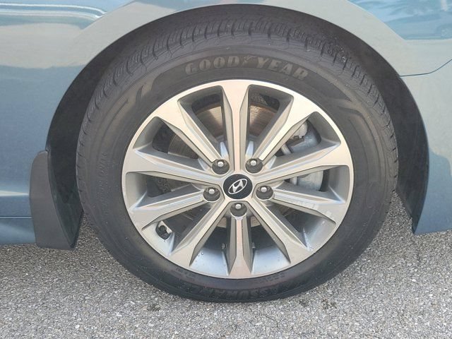 Used 2016 Hyundai Sonata Limited w/ Option Group 05 FWD image 12