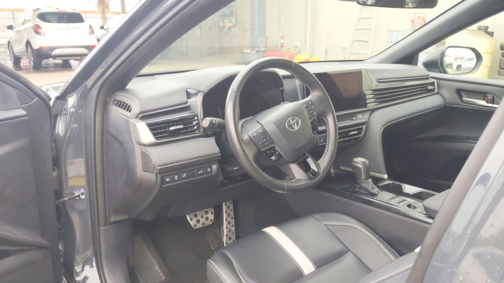 Used 2025 Toyota Camry SE FWD image 19