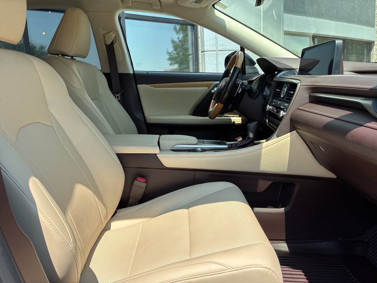 Used 2020 Lexus RX 350L Premium w/ Premium Package AWD/4WD image 13