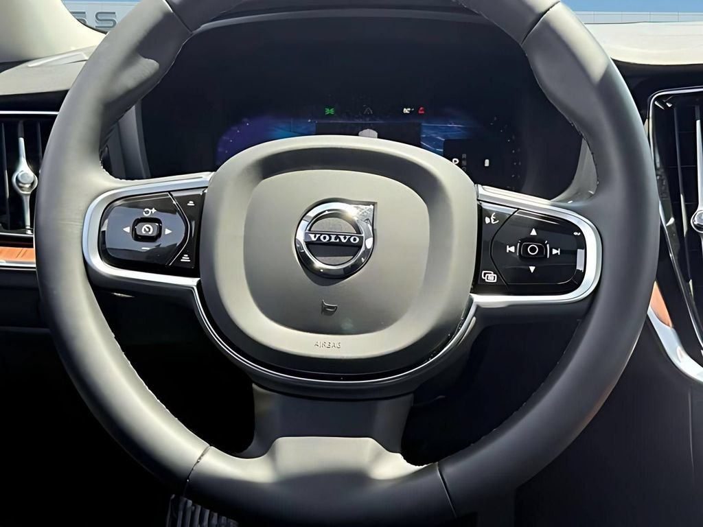 Used 2025 Volvo S60 B5 Plus AWD/4WD image 9