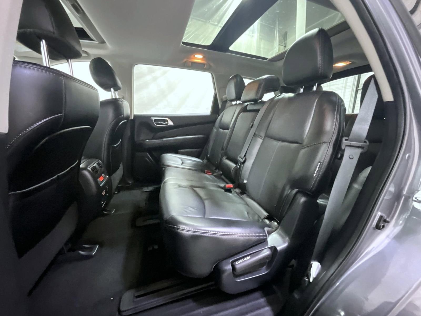 Used 2020 Nissan Pathfinder Platinum image 19