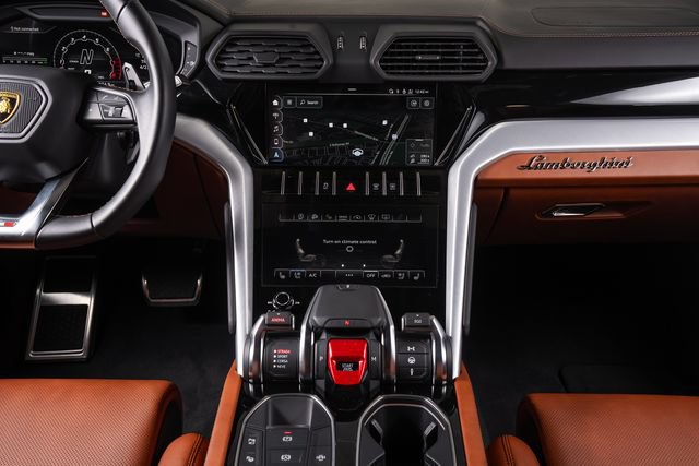Used 2022 Lamborghini Urus AWD/4WD image 37
