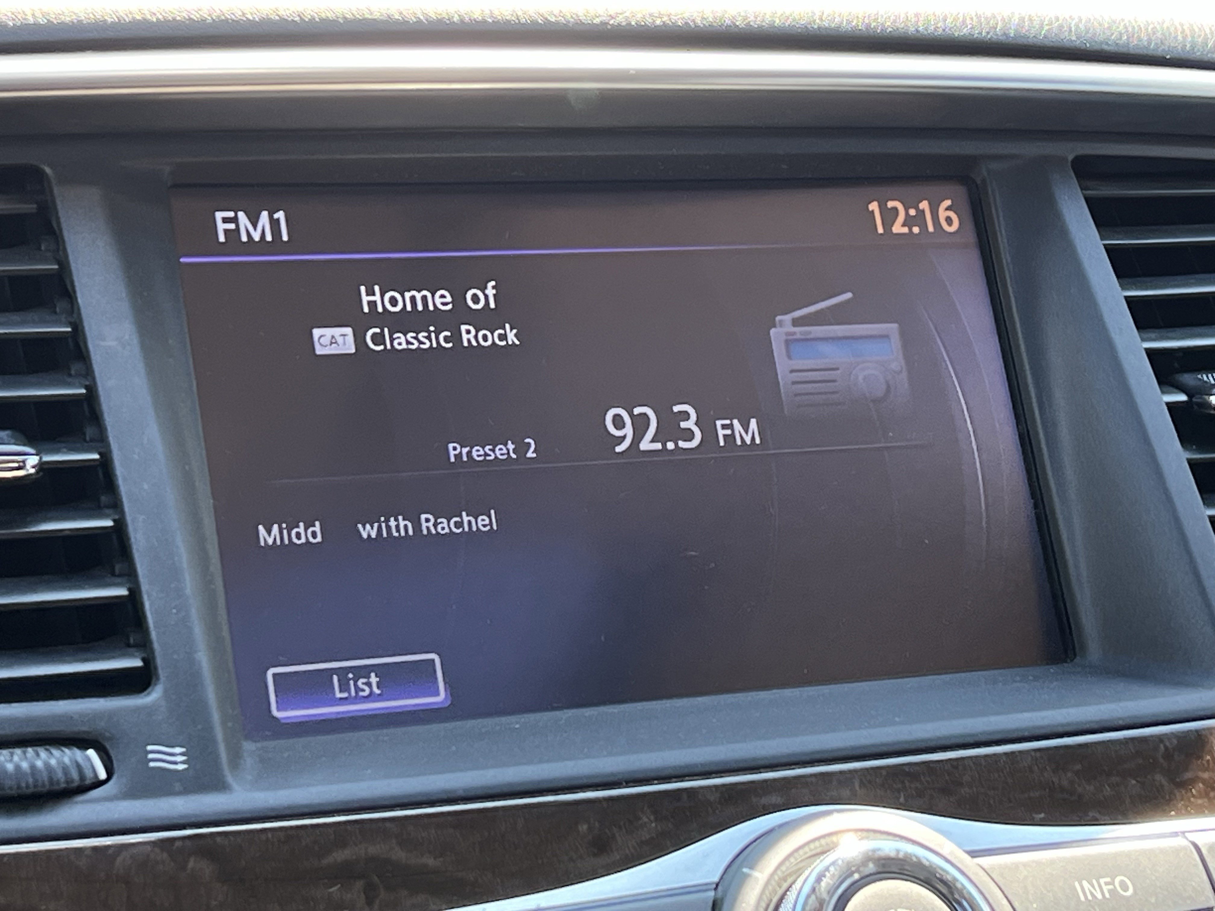 Used 2016 INFINITI QX80 2WD w/ Driver's Assistance Package image 24