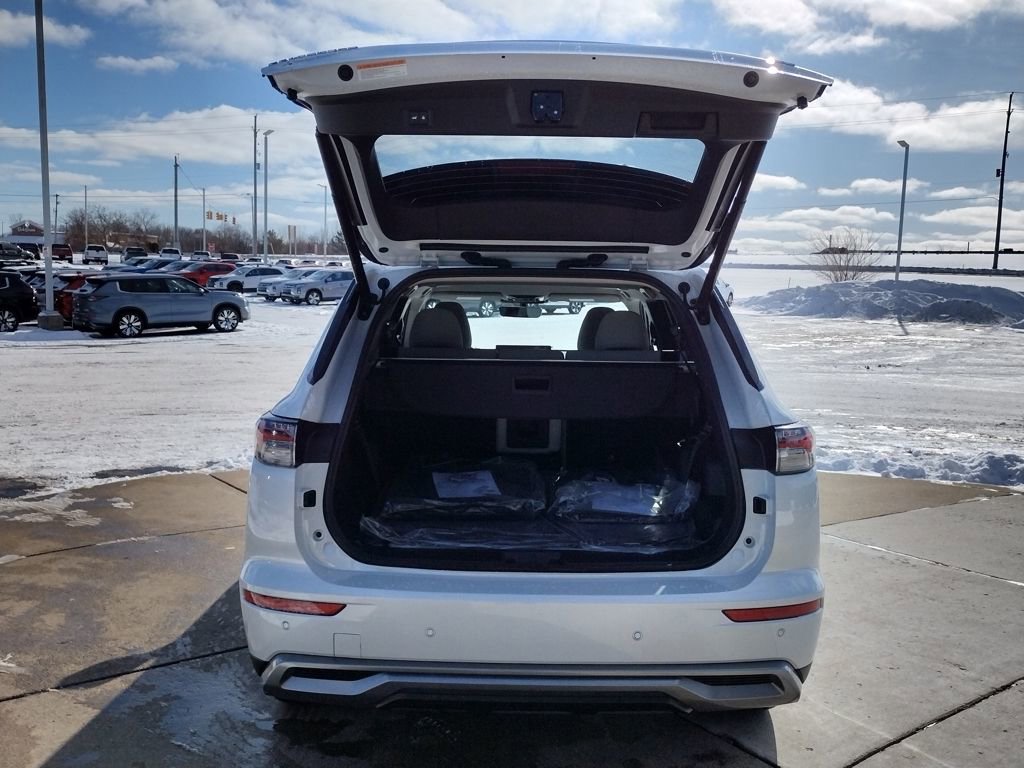 New 2026 Mitsubishi Outlander SE image 16