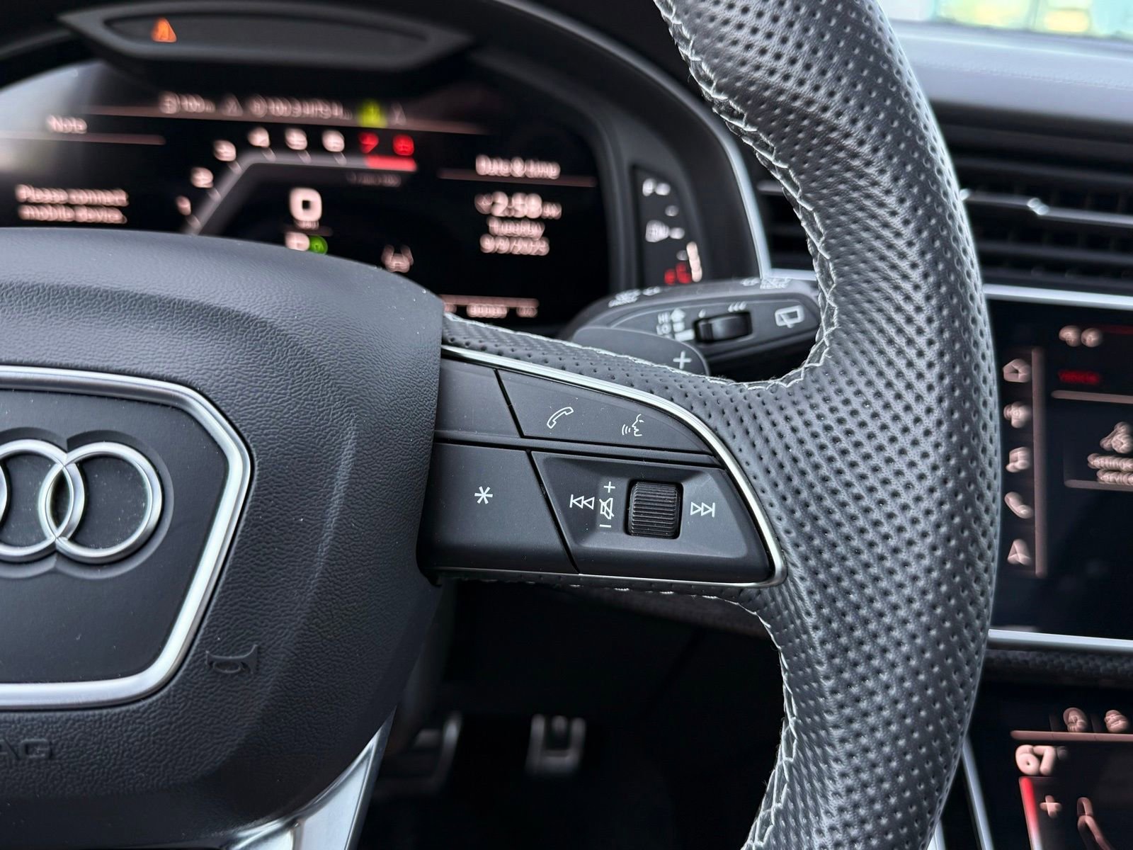 Used 2023 Audi SQ7 Prestige w/ Prestige Package image 55