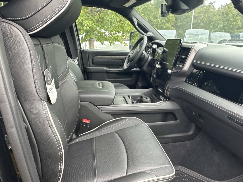 New 2026 RAM 3500 Limited AWD/4WD image 13