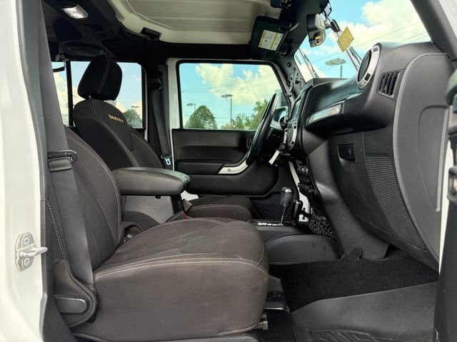 Used 2014 Jeep Wrangler Unlimited Sahara w/ Dual Top Group AWD/4WD image 16