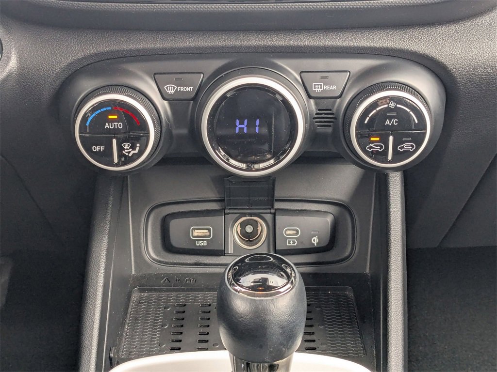 Used 2025 Hyundai Venue Limited image 25