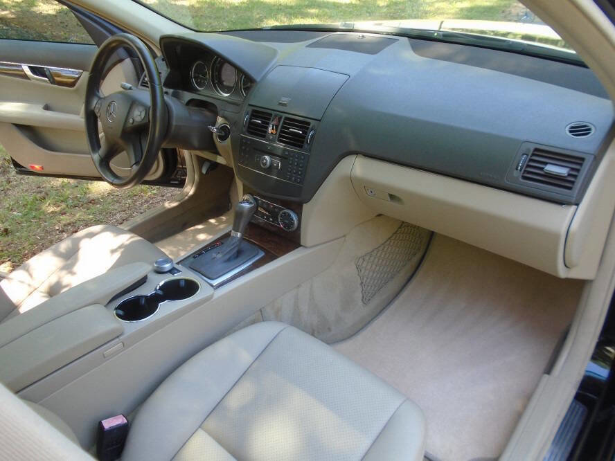 Used 2009 Mercedes-Benz C 300 Sedan image 26