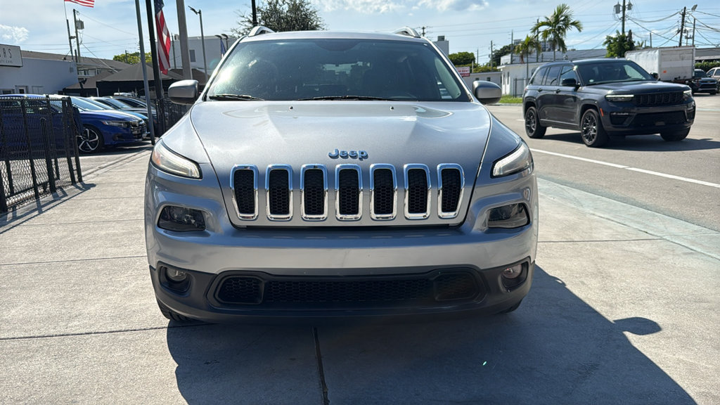 Used 2017 Jeep Cherokee Latitude w/ Comfort & Sound Group FWD image 17