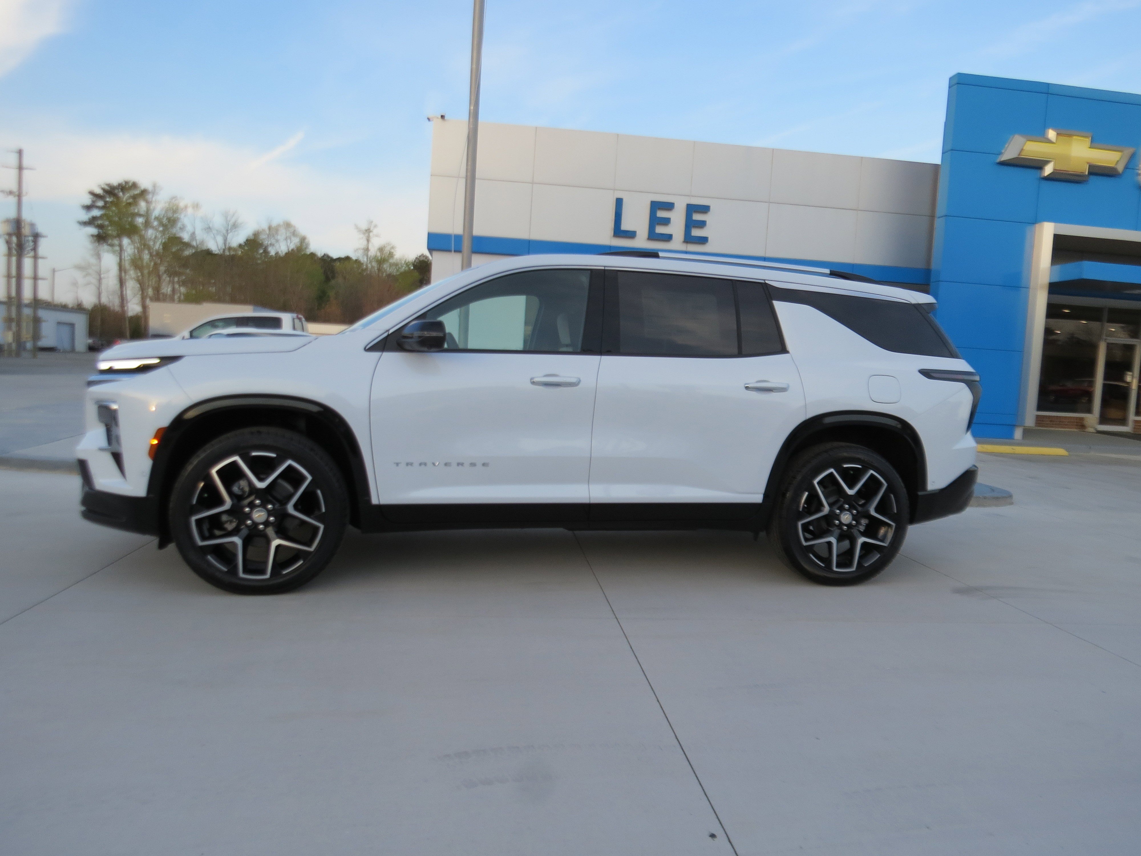 New 2026 Chevrolet Traverse High Country FWD image 2