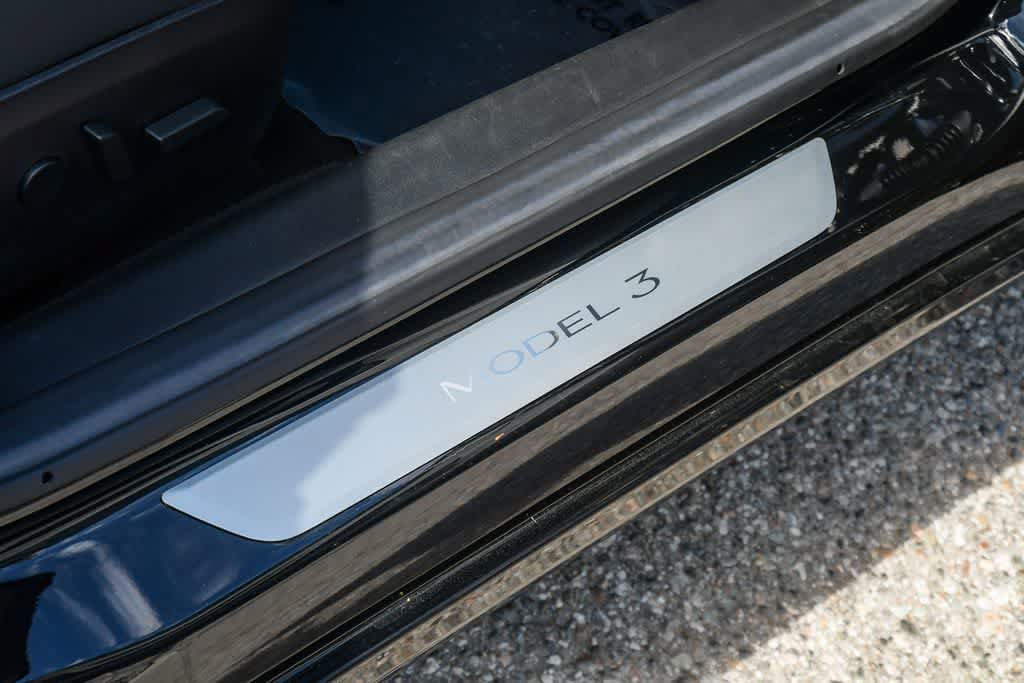 Used 2018 Tesla Model 3 Long Range RWD image 18