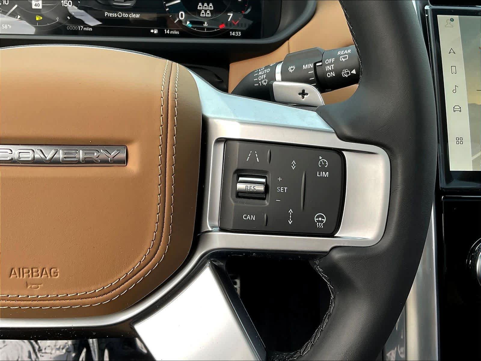 New 2025 Land Rover Discovery Metropolitan Edition AWD/4WD image 18