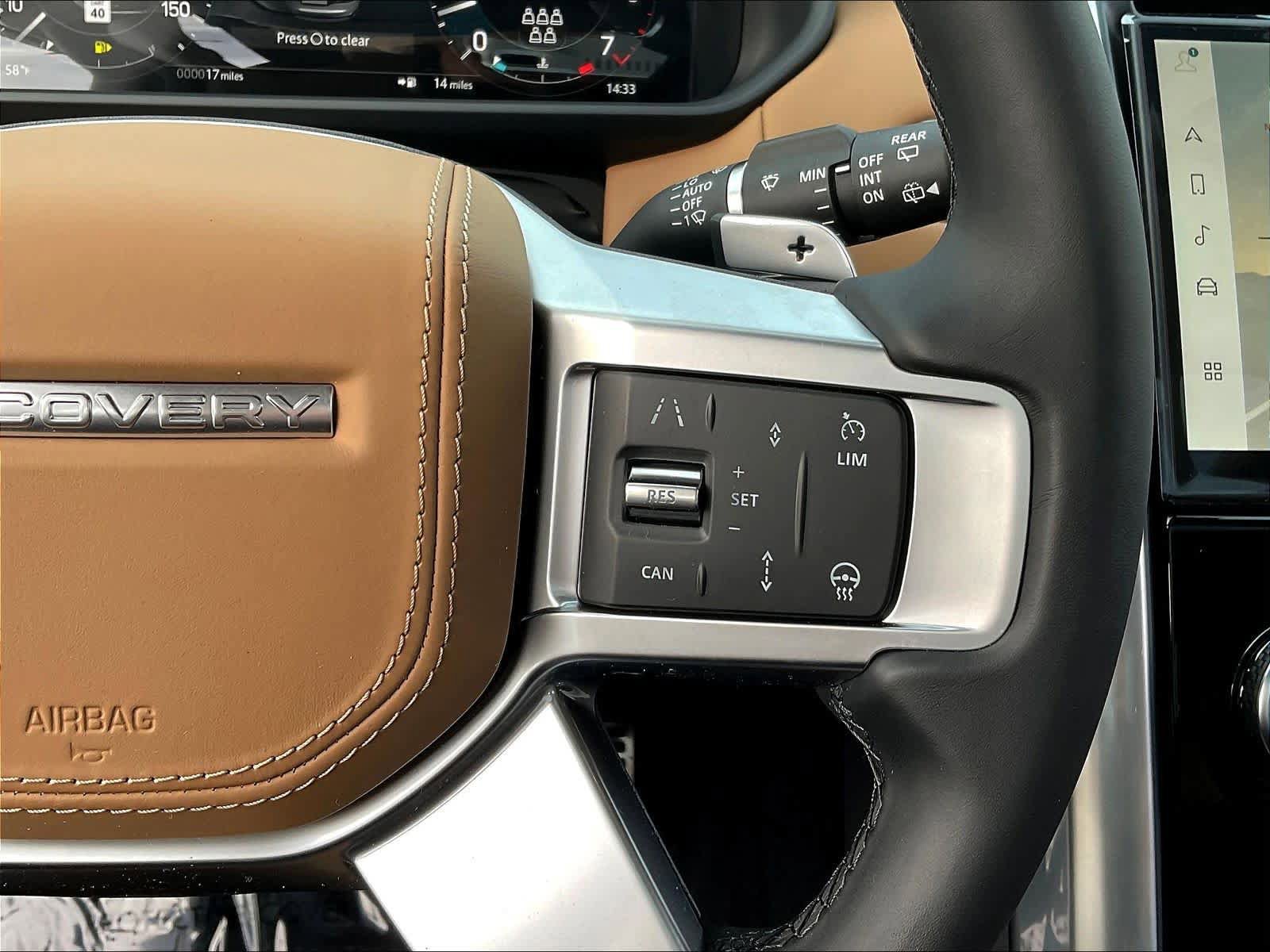 New 2025 Land Rover Discovery Metropolitan Edition AWD/4WD image 18