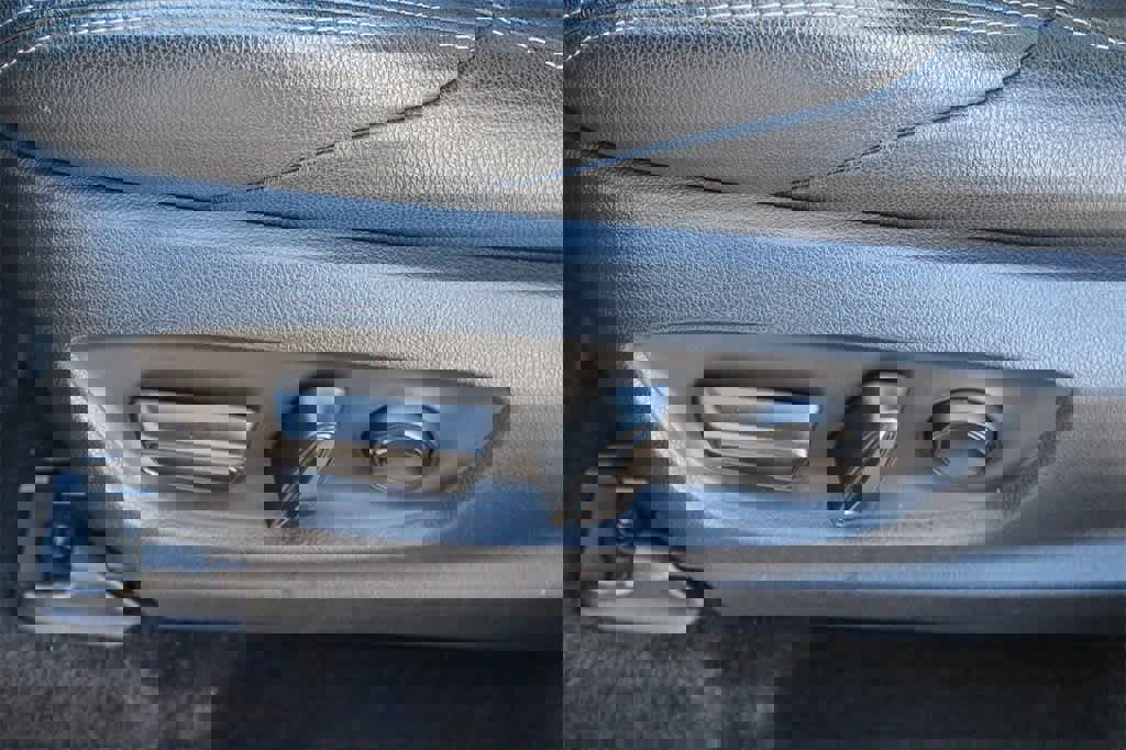 Used 2023 Toyota bZ4X Limited image 29