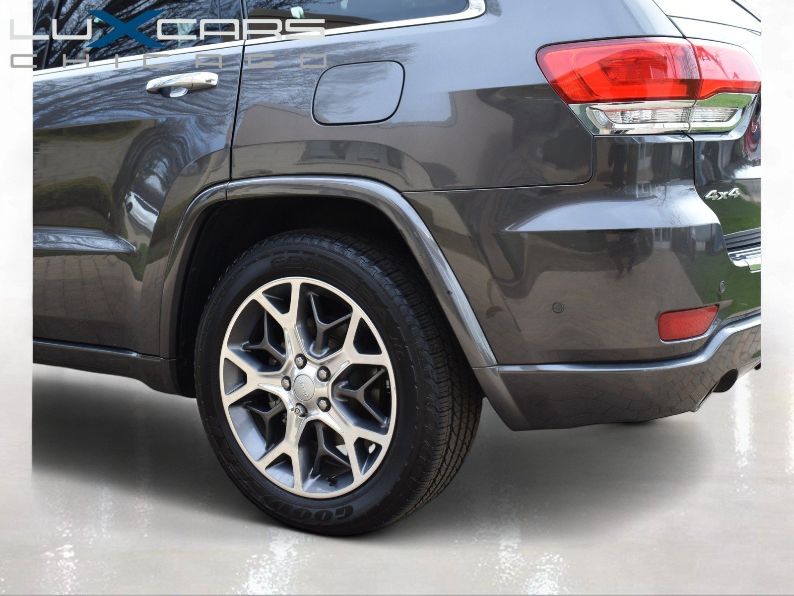 Used 2021 Jeep Grand Cherokee Overland AWD/4WD image 8