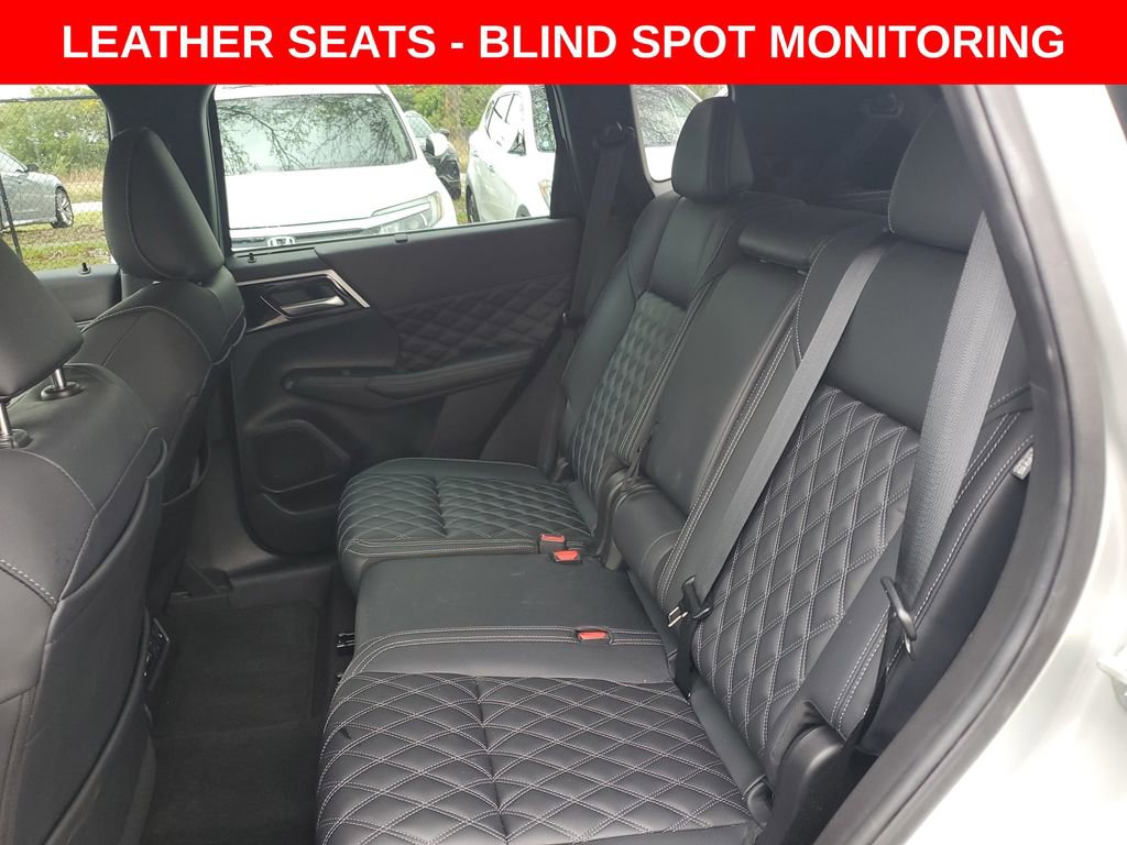 Used 2023 Mitsubishi Outlander SEL image 14